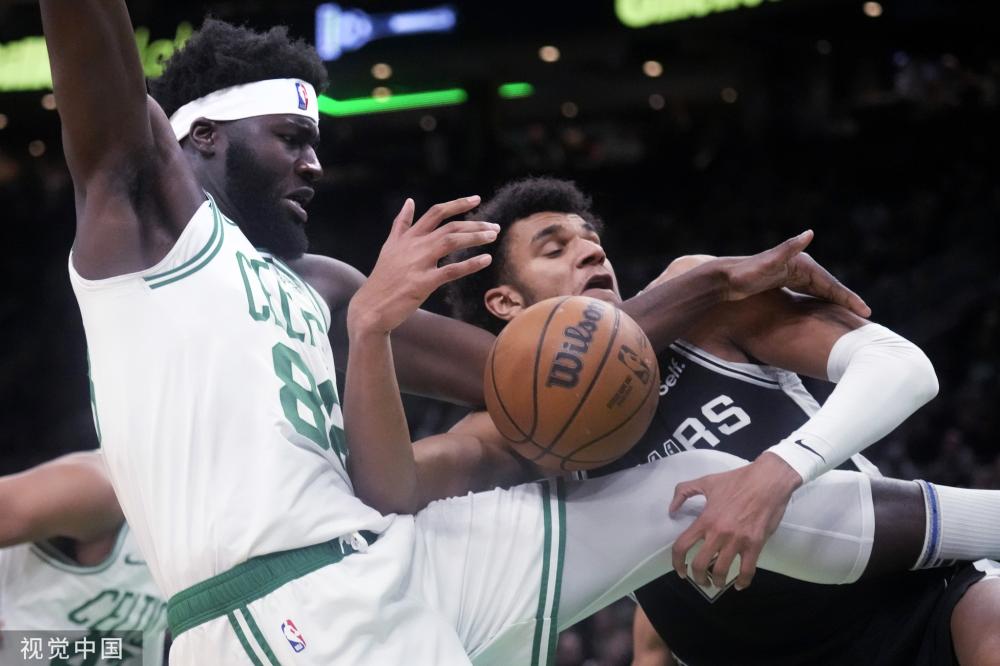 并强调运动 并强调运动