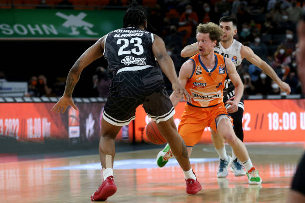 何在压力下 何在压力下